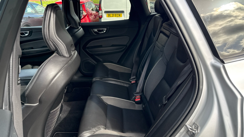 Volvo Xc60 2.0 B4D R DESIGN Pro 5dr AWD Geartronic Diesel Estate